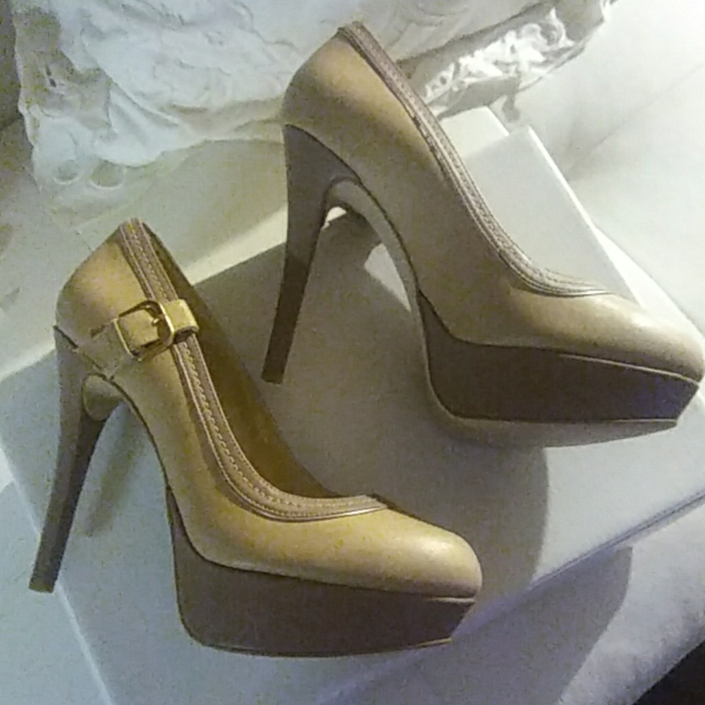 Shoes - Picture 2 of 4
